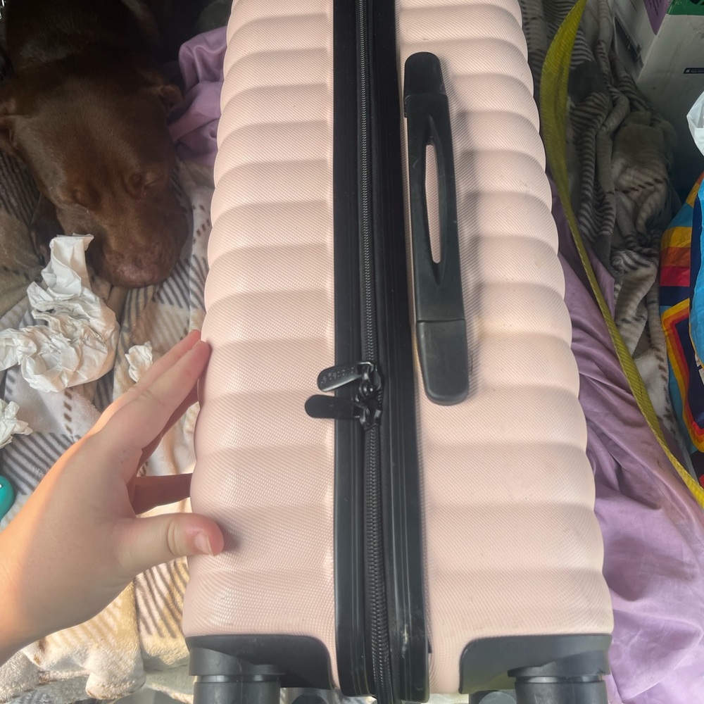 Pink Hardshell Suitcase - Picture 5 of 9